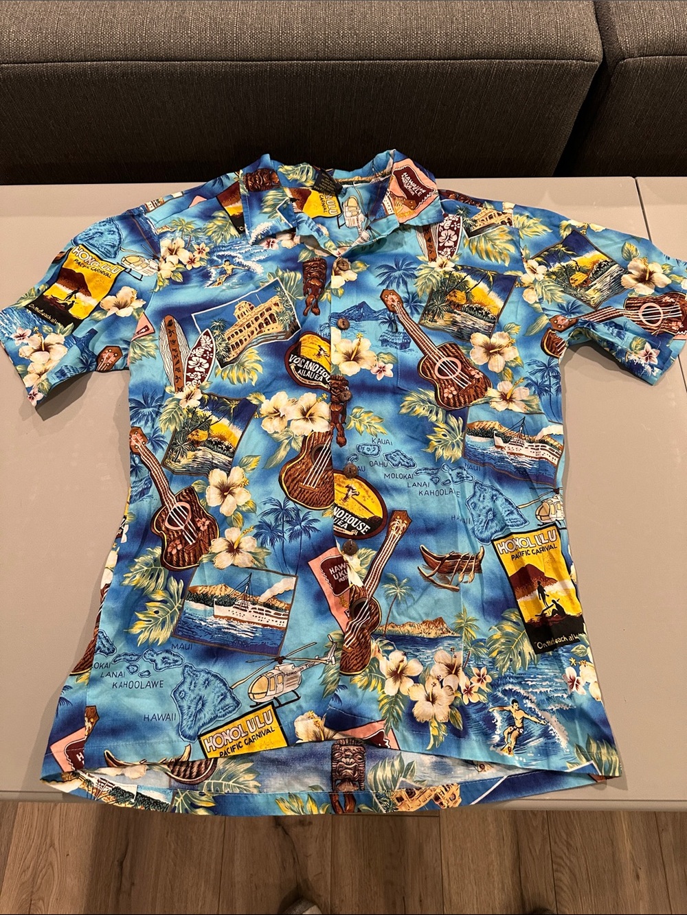 Palmwave  Hawaiian Aloha Shirt with Floral & Ukulele Print surf board men’s med